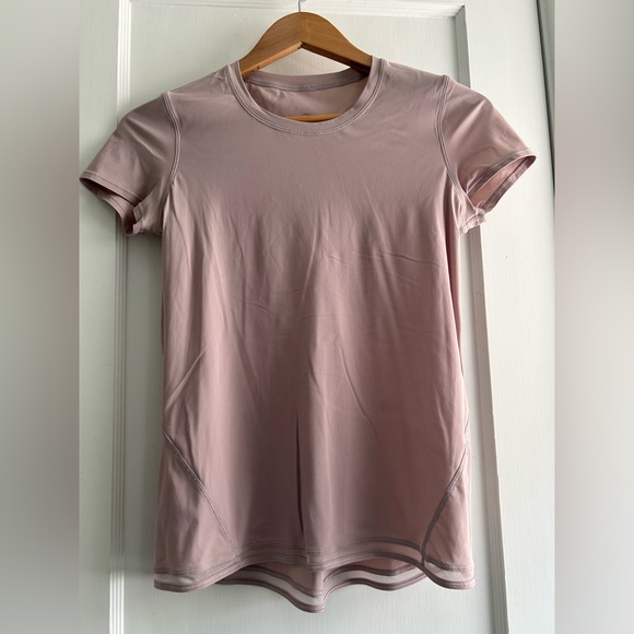 Lululemon Women’s Light Mauve Short Sleeve Active Top - Picture 2 of 3
